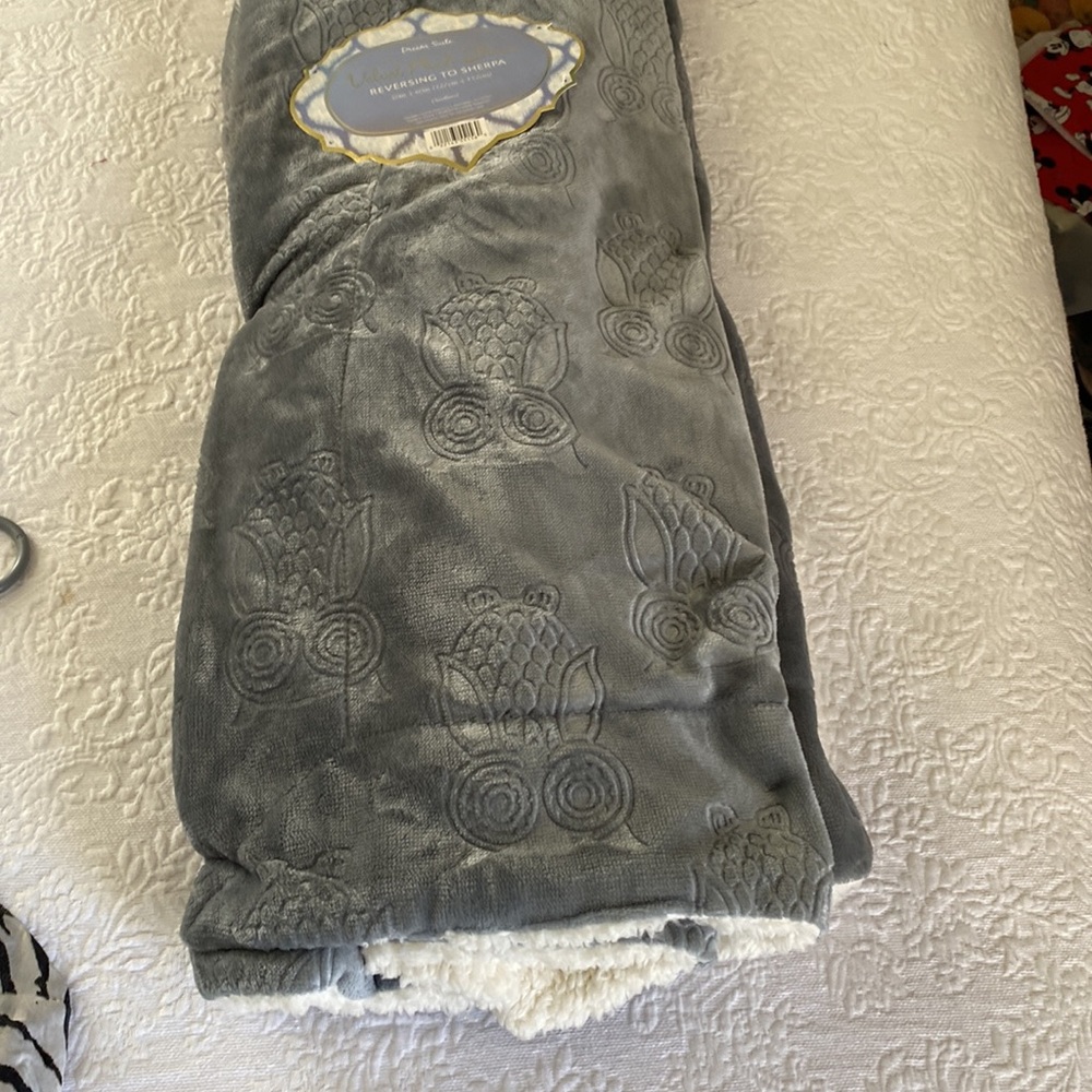 gorgeous velvet plush gray throw with reversible Sherpa